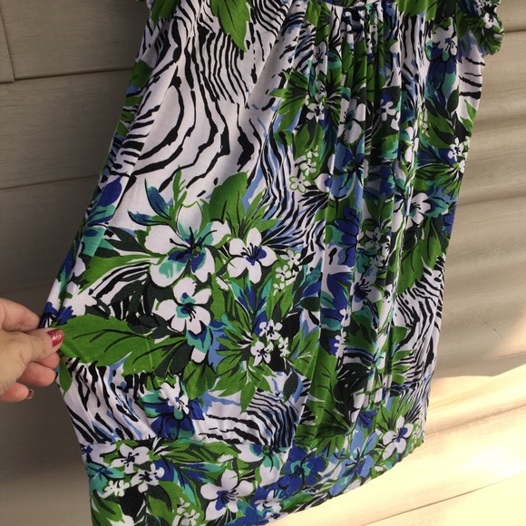 Woman’s floral - Zebra 🦓 Print Top - Picture 2 of 9